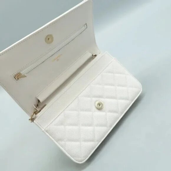 100% Authentic CHANEL Wallet on Chain White Leather Shoulder Bag 3536-083024 - Picture 7 of 12